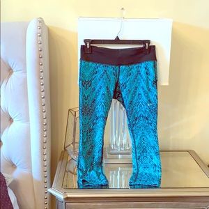 Nike Women’s Tight Fit Epic Run Cropped Pant